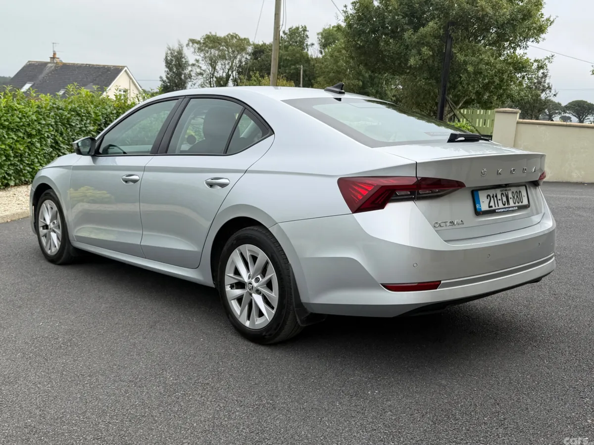 Skoda Octavia Saloon, Diesel, 2021, Grey