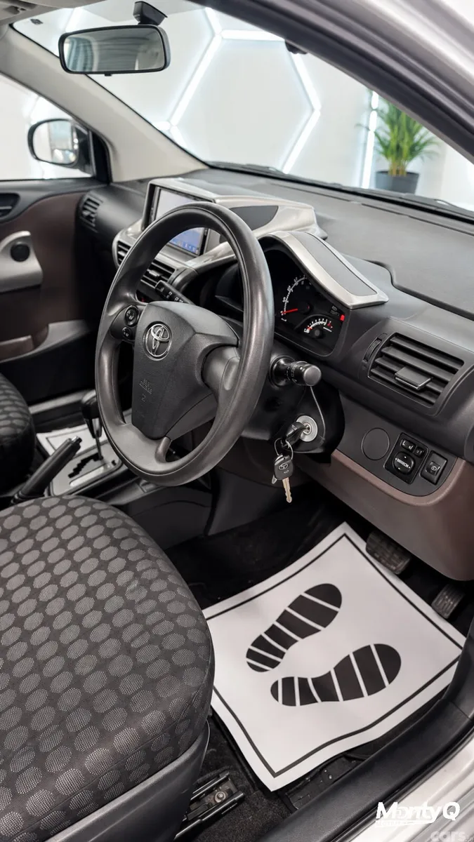 Toyota iQ Hatchback, Petrol, 2011, Silver