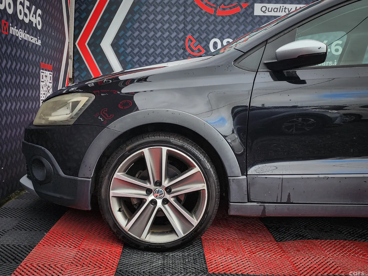 Volkswagen Polo Hatchback, Petrol, 2011, Black
