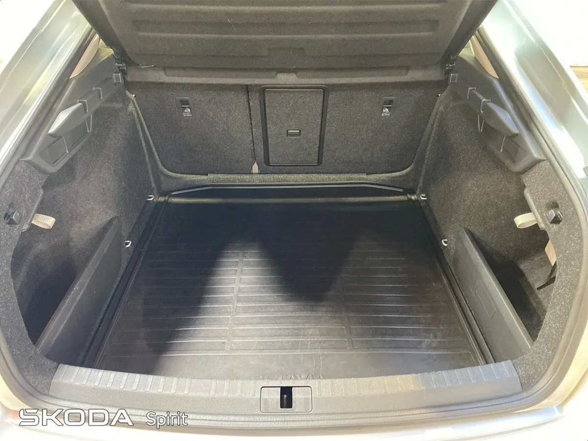 Skoda Octavia Saloon, Petrol, 2021, Silver