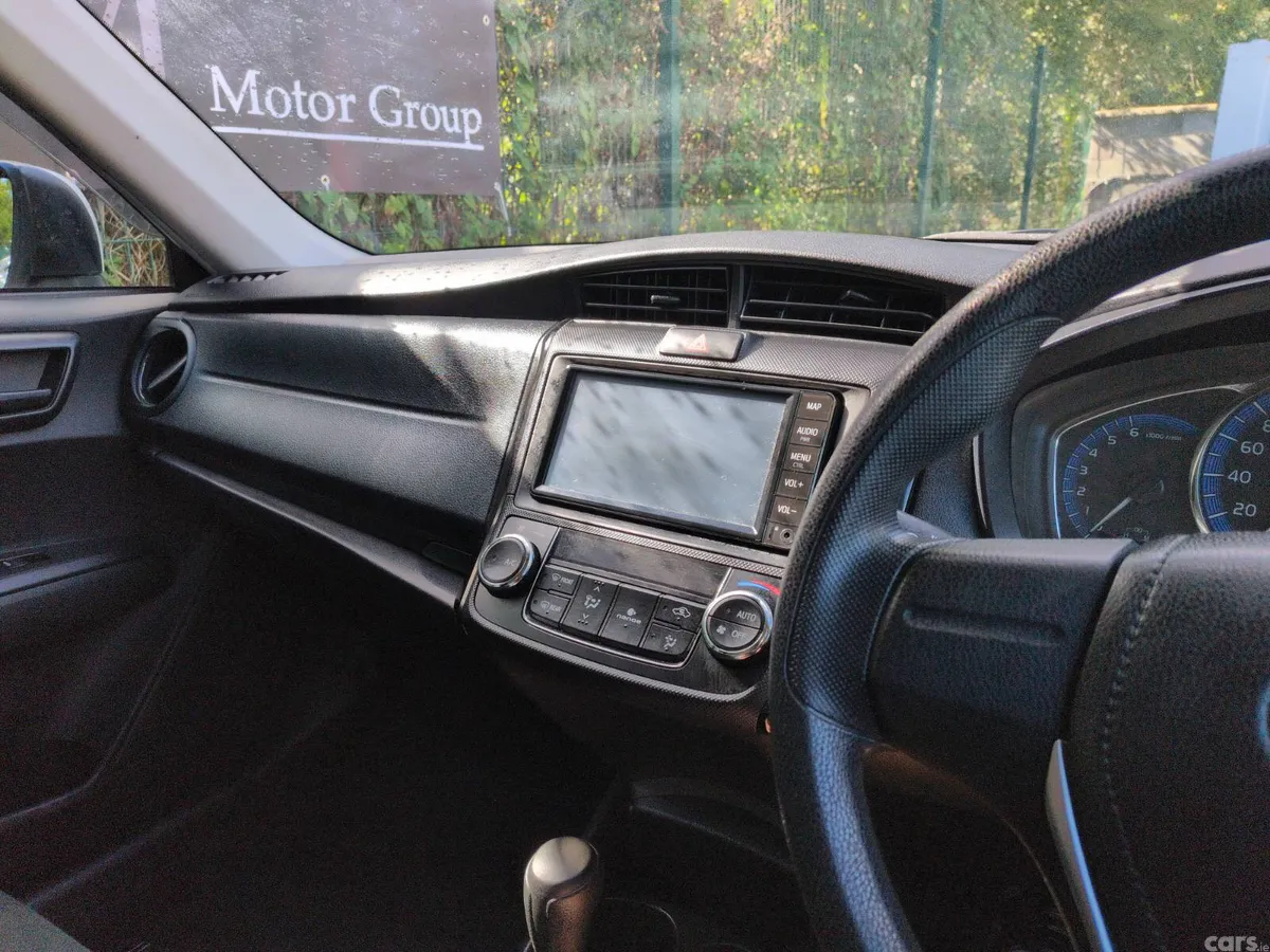 Toyota Corolla Saloon, Petrol Hybrid, 2020, White