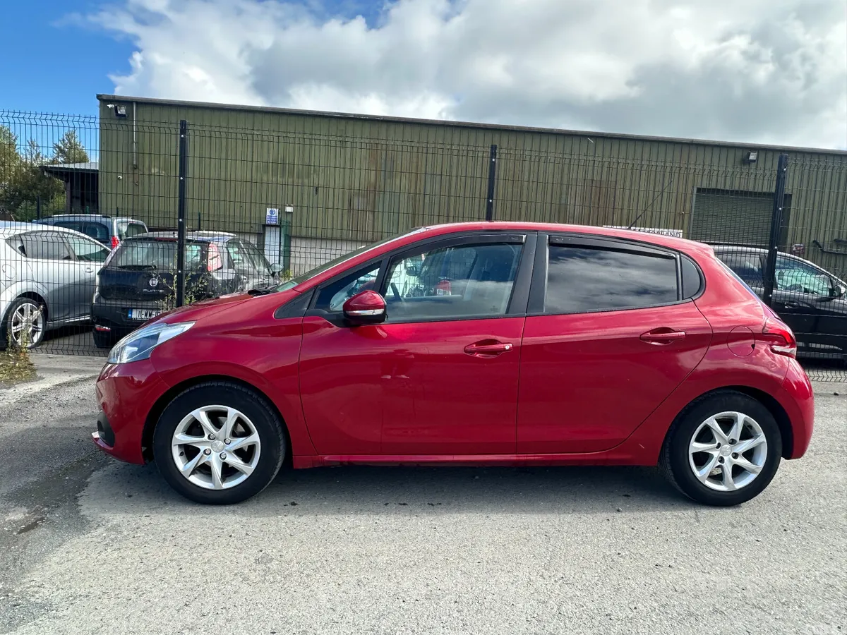 Peugeot 208 Hatchback, Petrol, 2017, Red