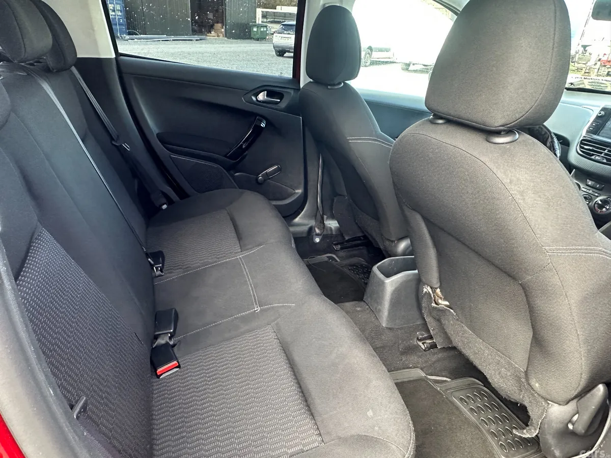 Peugeot 208 Hatchback, Petrol, 2017, Red