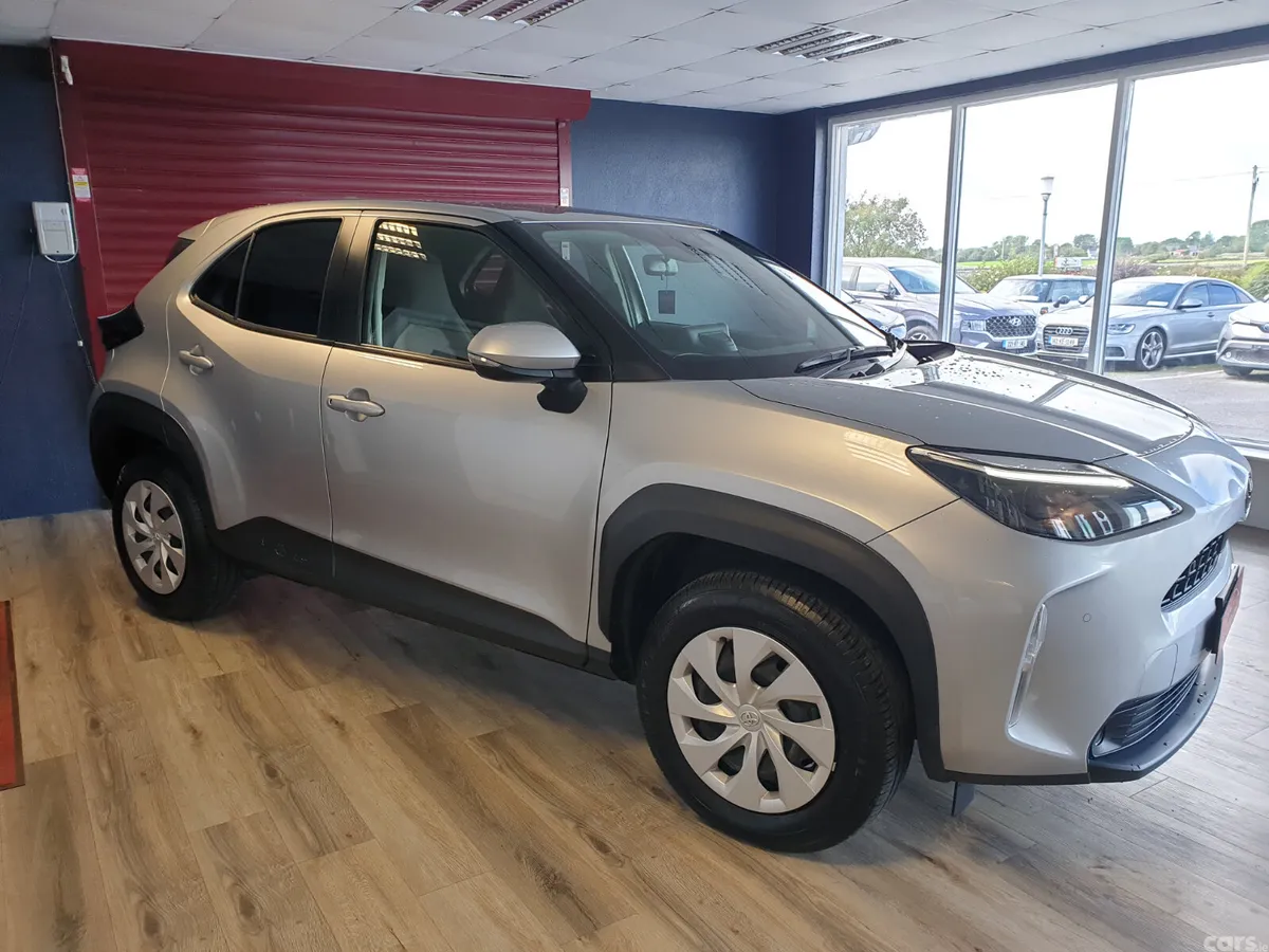 Toyota Yaris Cross Hatchback, Petrol Hybrid, 2022, Silver
