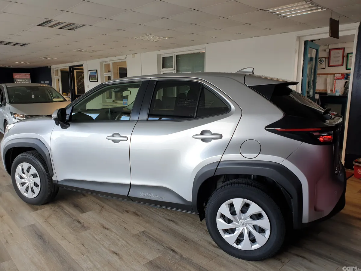 Toyota Yaris Cross Hatchback, Petrol Hybrid, 2022, Silver