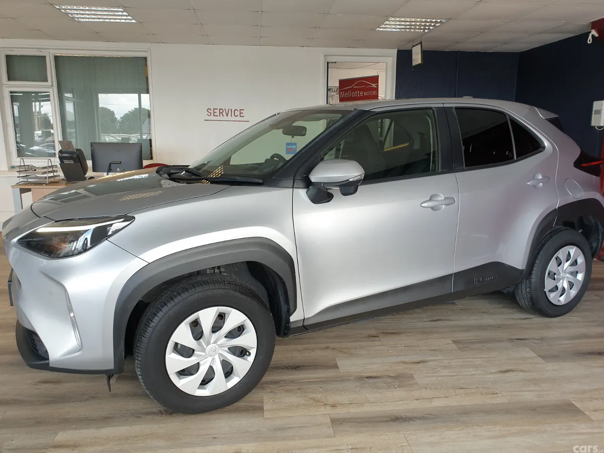 Toyota Yaris Cross Hatchback, Petrol Hybrid, 2022, Silver