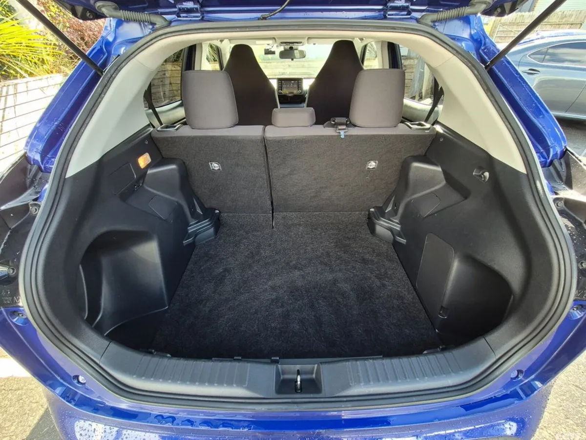 Toyota Yaris Cross SUV, Petrol Hybrid, 2023, Blue