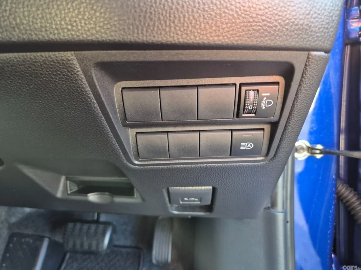 Toyota Yaris Cross SUV, Petrol Hybrid, 2023, Blue