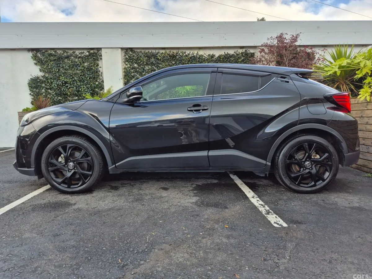 Toyota C-HR SUV, Petrol Hybrid, 2023, Black