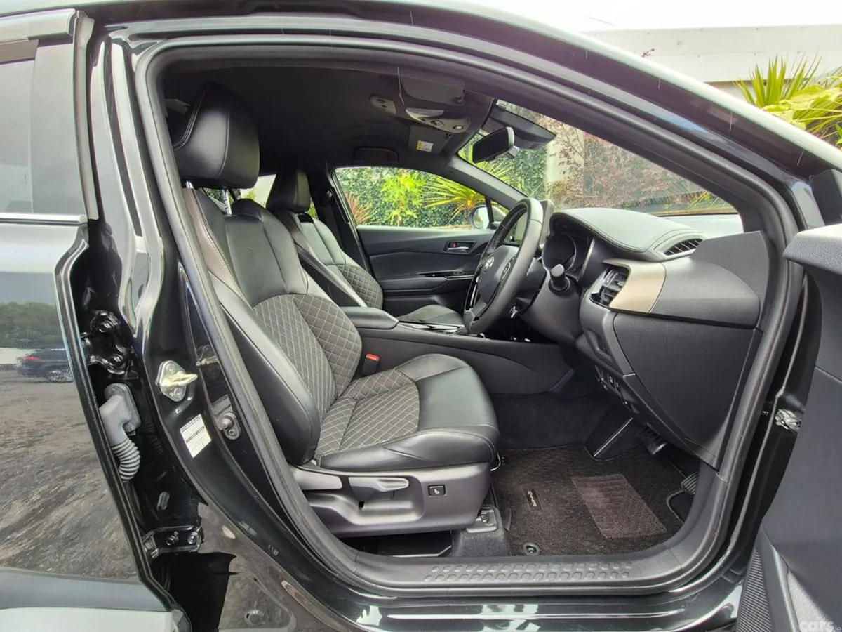 Toyota C-HR SUV, Petrol Hybrid, 2023, Black
