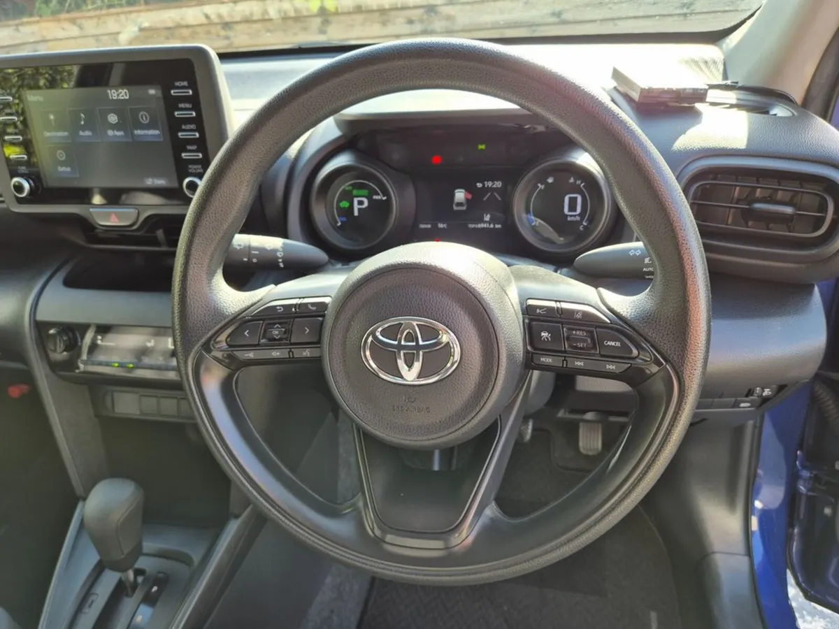 Toyota Yaris Cross SUV, Petrol Hybrid, 2023, Blue