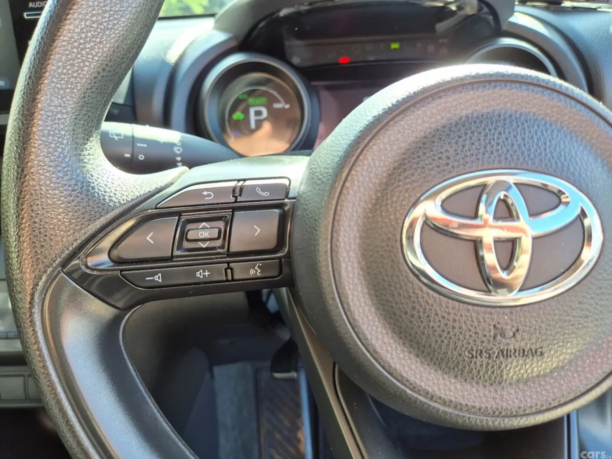 Toyota Yaris Cross SUV, Petrol Hybrid, 2023, Blue