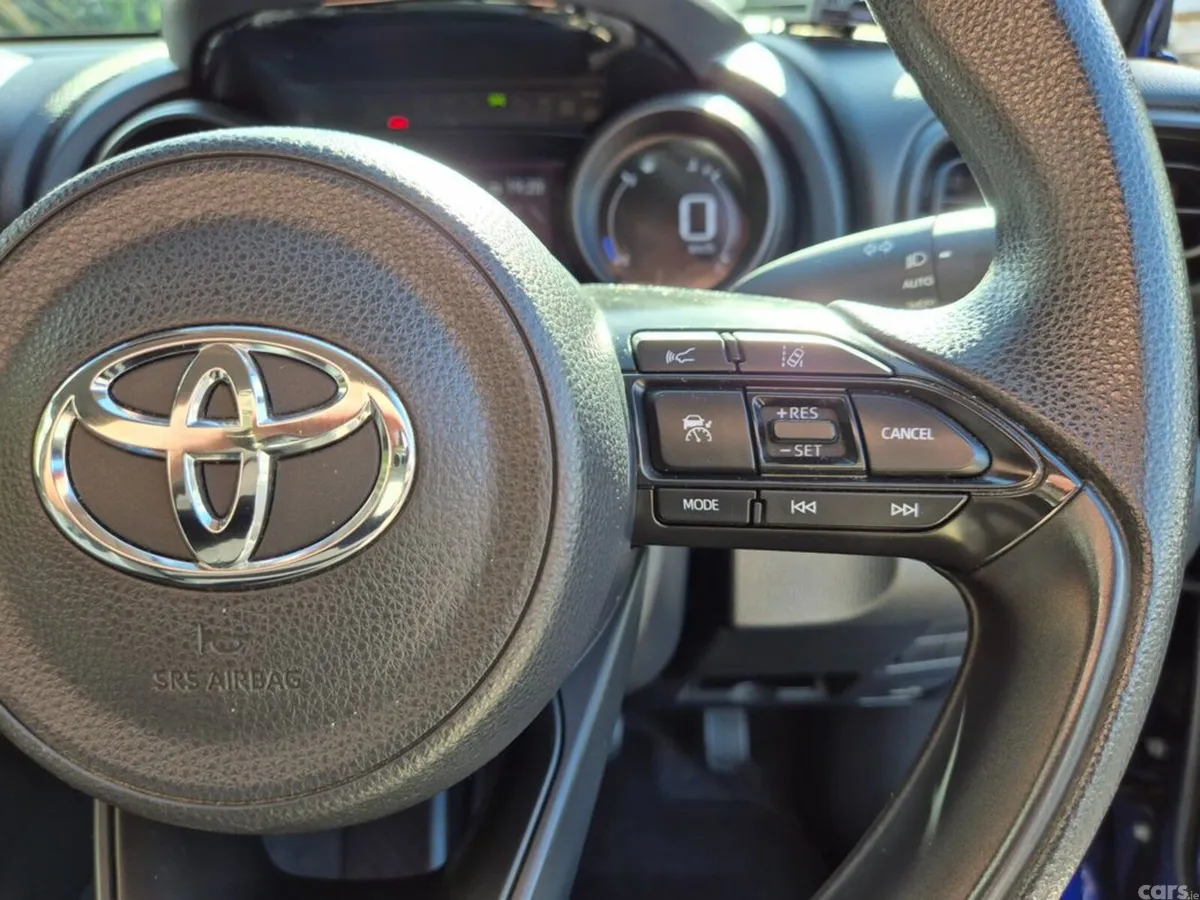 Toyota Yaris Cross SUV, Petrol Hybrid, 2023, Blue