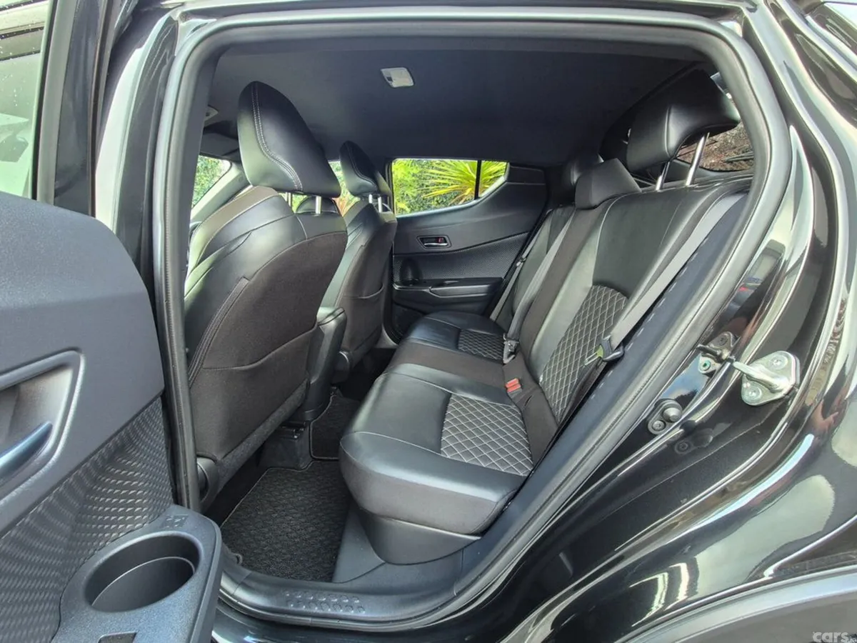 Toyota C-HR SUV, Petrol Hybrid, 2023, Black