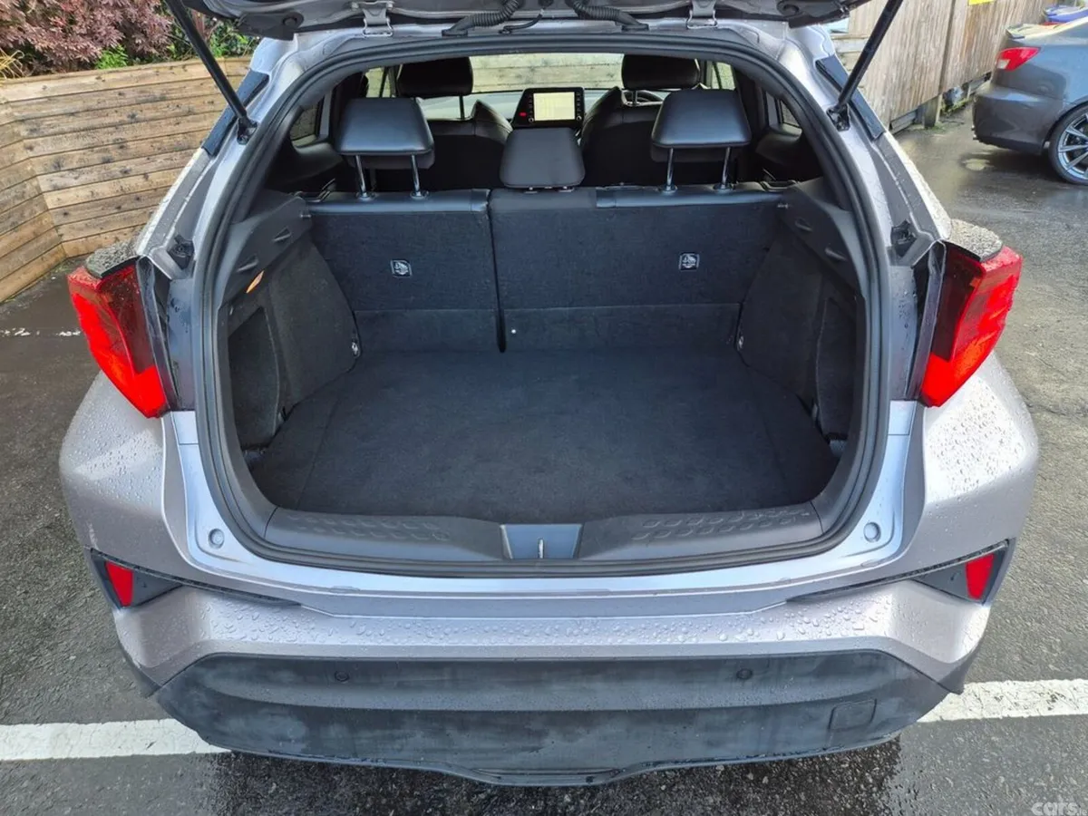 Toyota C-HR SUV, Petrol Hybrid, 2021, Silver