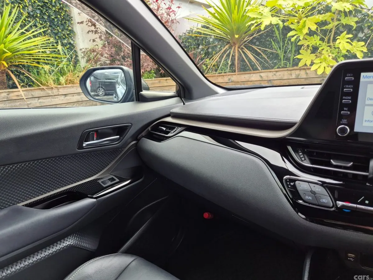 Toyota C-HR SUV, Petrol Hybrid, 2023, Black