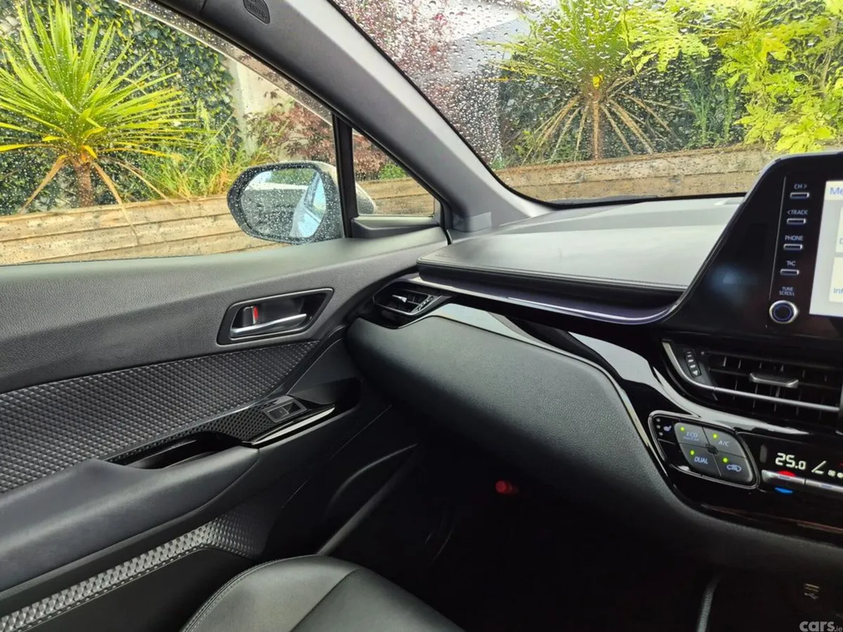 Toyota C-HR SUV, Petrol Hybrid, 2021, Silver