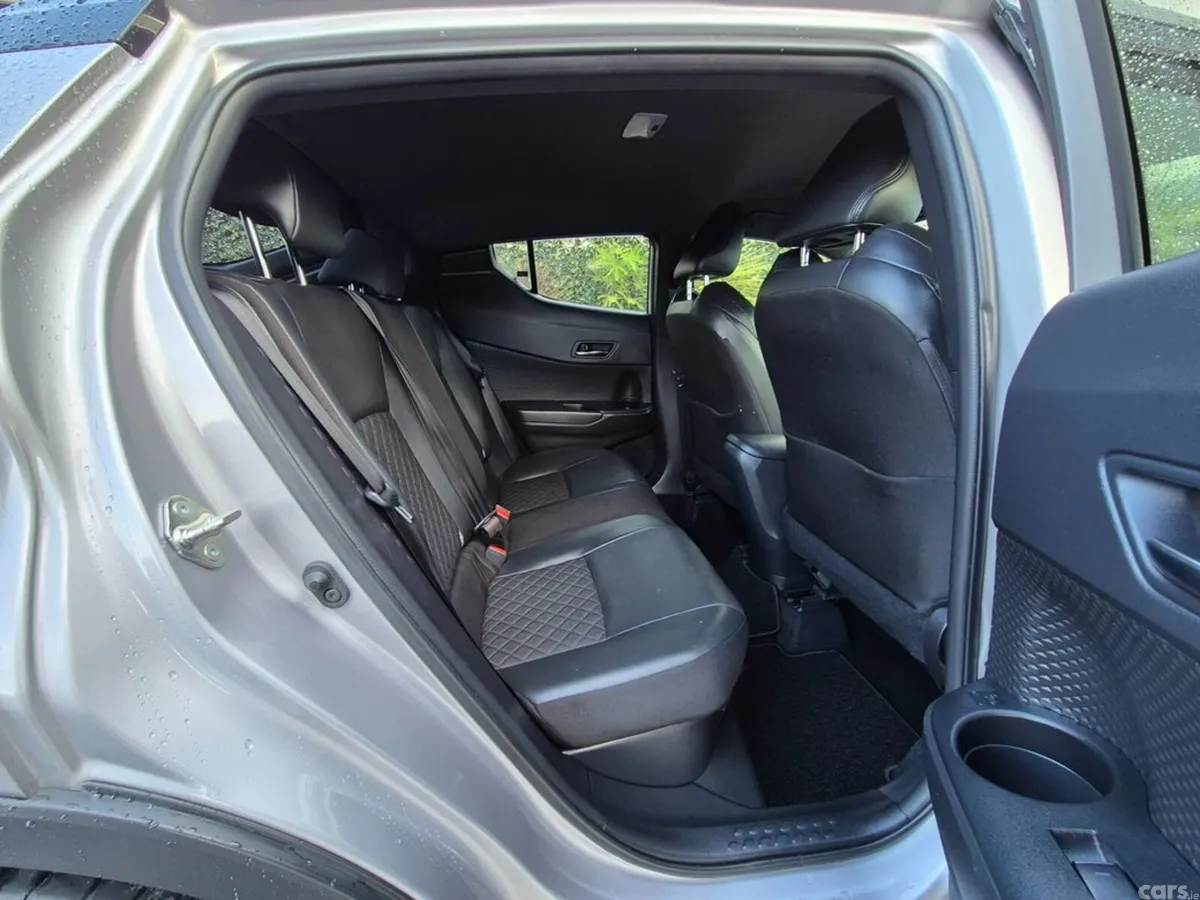 Toyota C-HR SUV, Petrol Hybrid, 2021, Silver