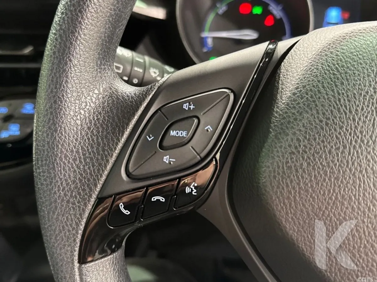 Toyota C-HR SUV, Petrol Hybrid, 2023, White