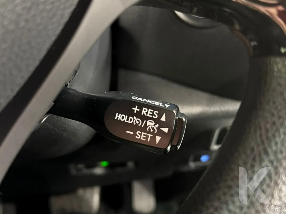 Toyota C-HR SUV, Petrol Hybrid, 2023, White