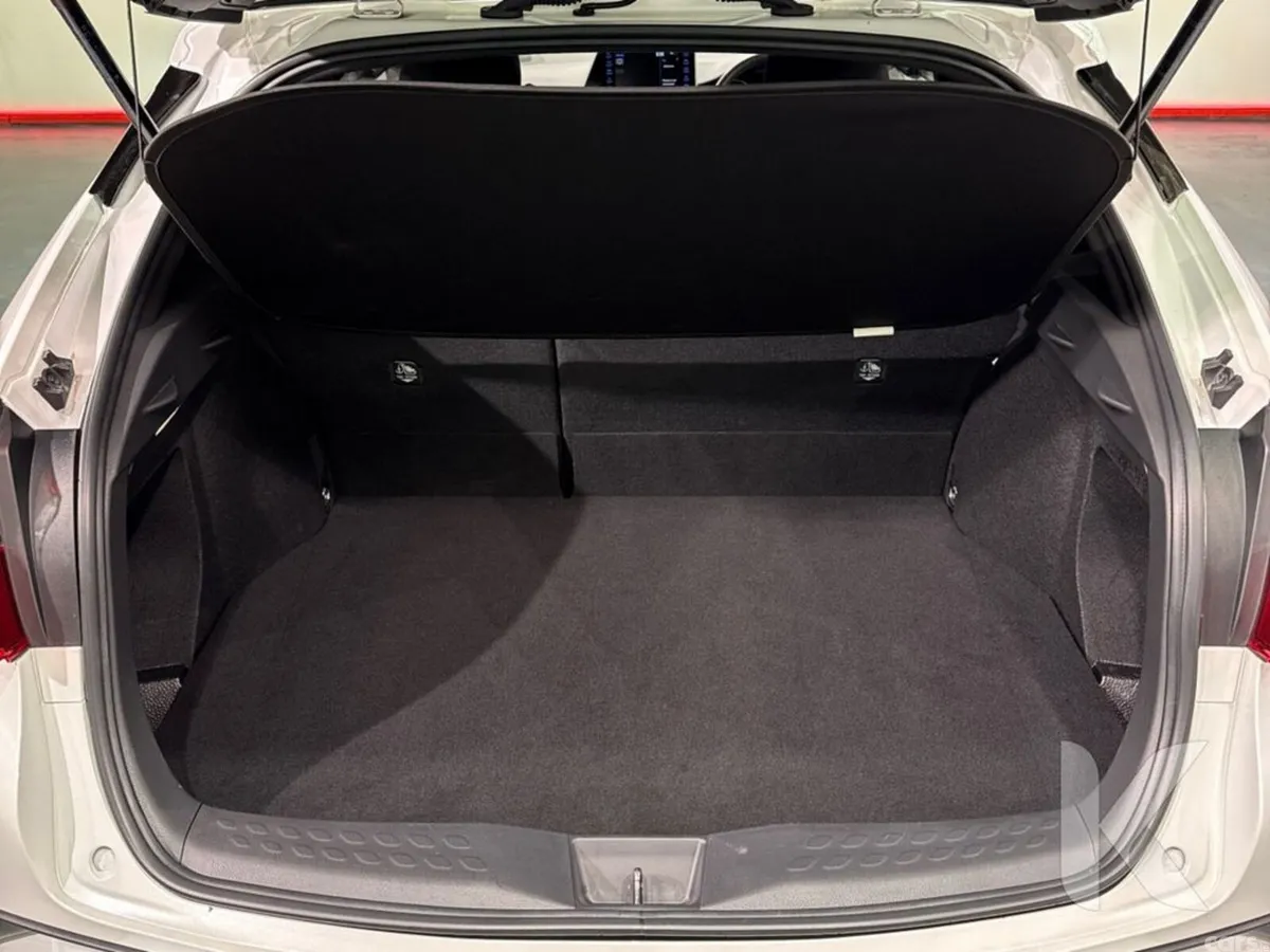 Toyota C-HR SUV, Petrol Hybrid, 2023, White