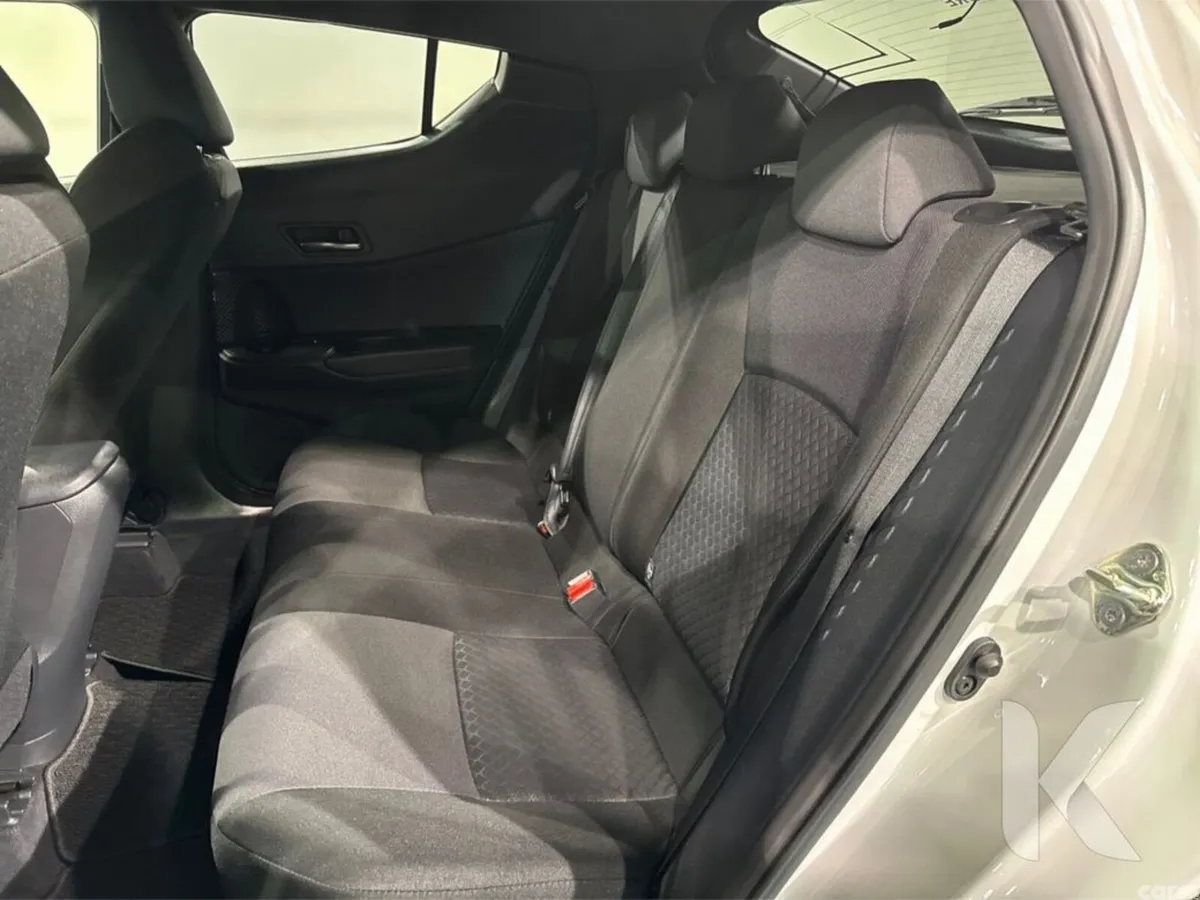 Toyota C-HR SUV, Petrol Hybrid, 2023, White