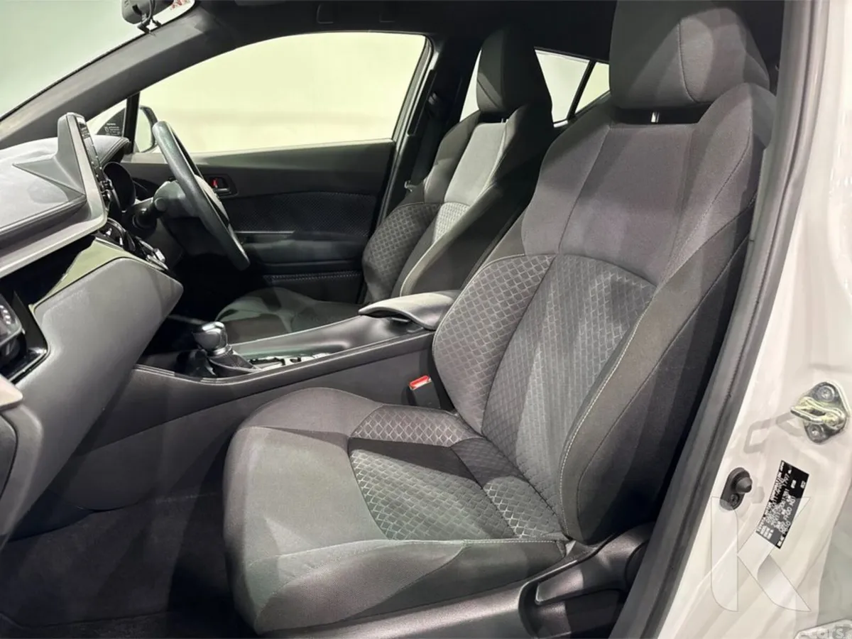 Toyota C-HR SUV, Petrol Hybrid, 2023, White