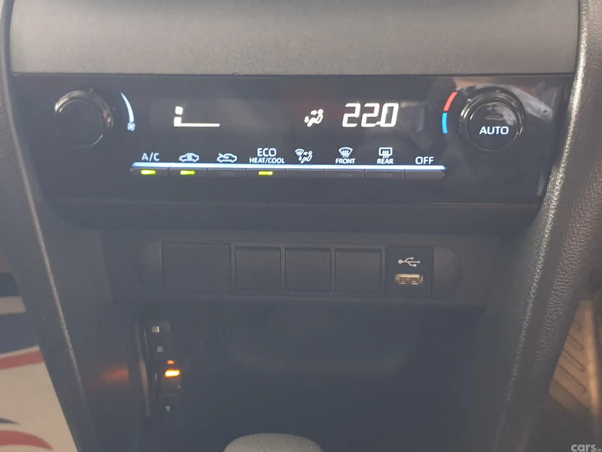 Toyota Yaris Cross Hatchback, Petrol Hybrid, 2022, Silver