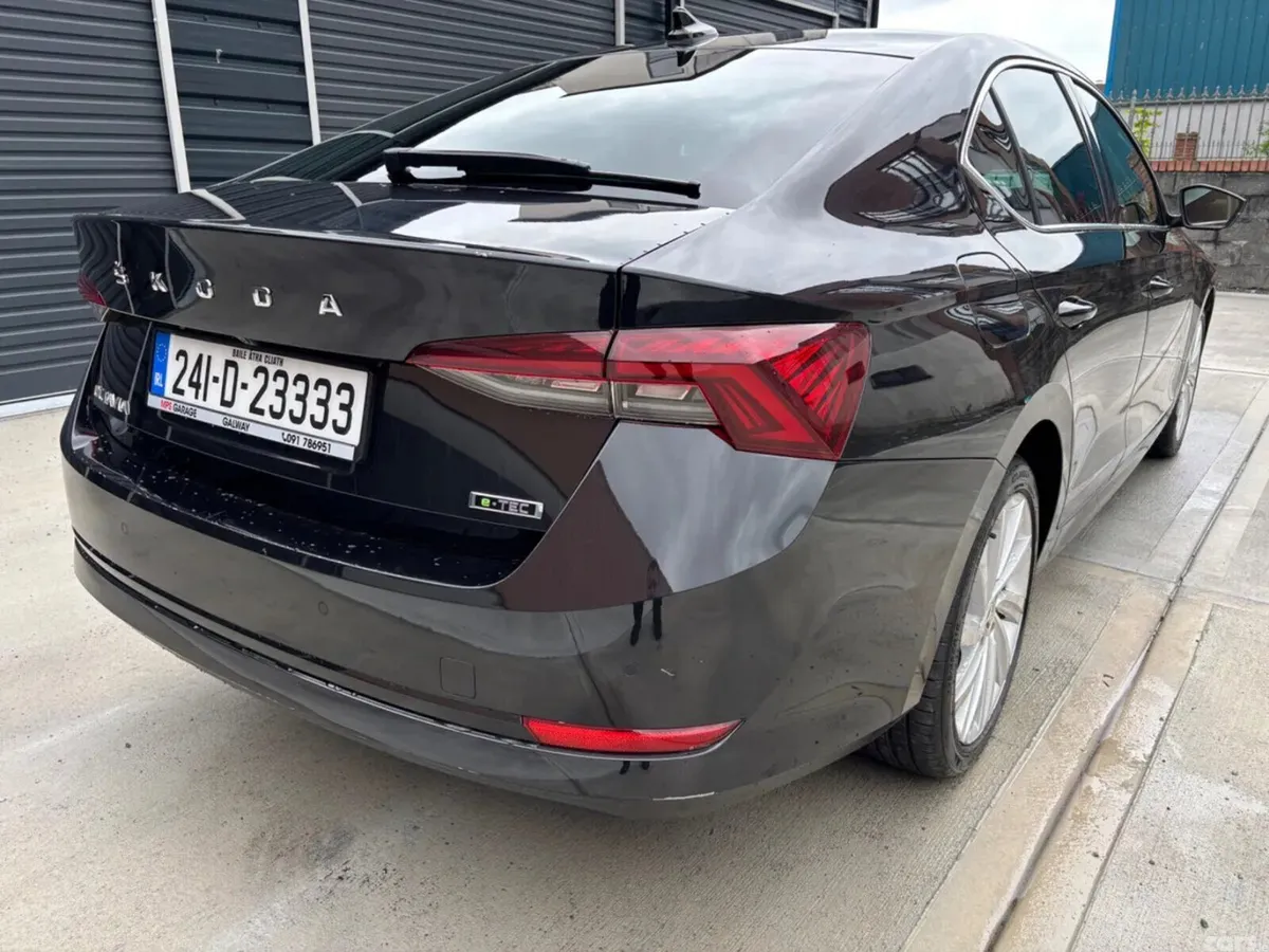 Skoda Octavia Saloon, Petrol, 2024, Black