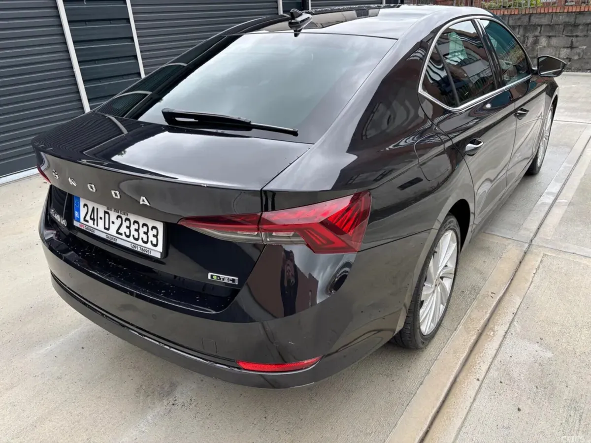 Skoda Octavia Saloon, Petrol, 2024, Black