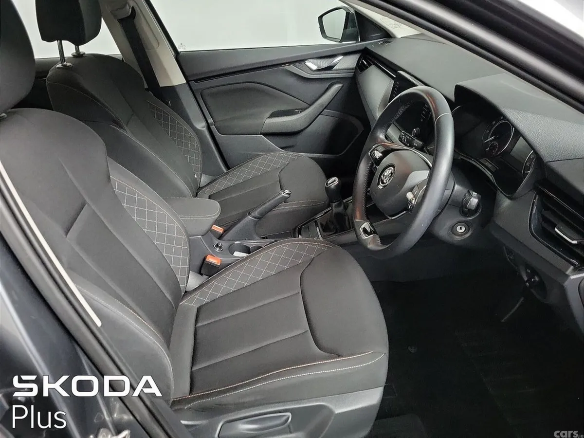Skoda Kamiq Hatchback, Petrol, 2023, Grey