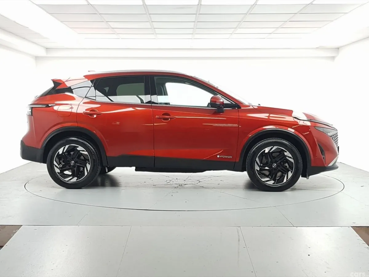 Nissan Qashqai MPV, Petrol Hybrid, 2026, Red