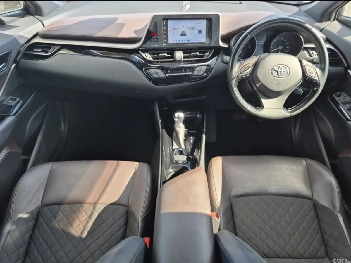 Toyota C-HR SUV, Petrol Hybrid, 2019, White