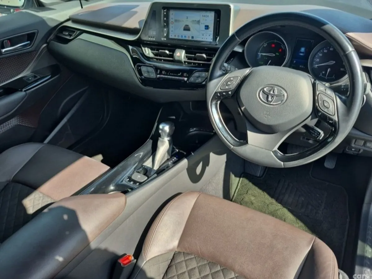Toyota C-HR SUV, Petrol Hybrid, 2019, White
