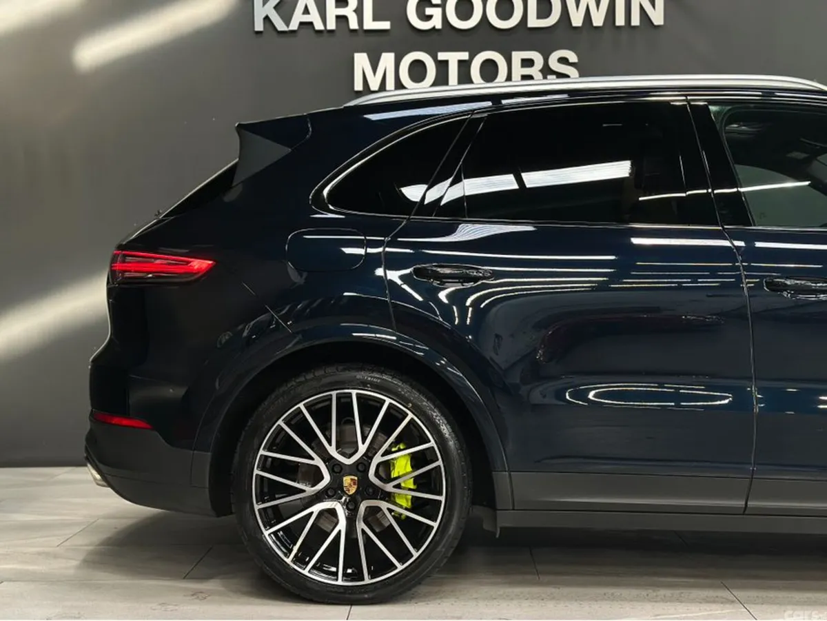 Porsche Cayenne SUV, Petrol Plug-in Hybrid, 2022, Blue