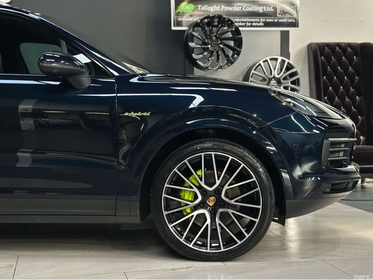 Porsche Cayenne SUV, Petrol Plug-in Hybrid, 2022, Blue