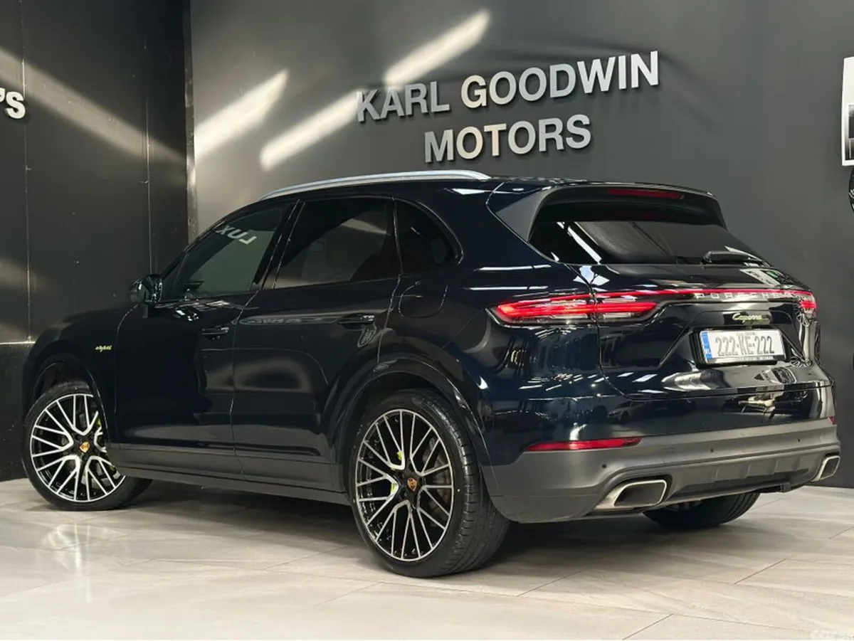 Porsche Cayenne SUV, Petrol Plug-in Hybrid, 2022, Blue