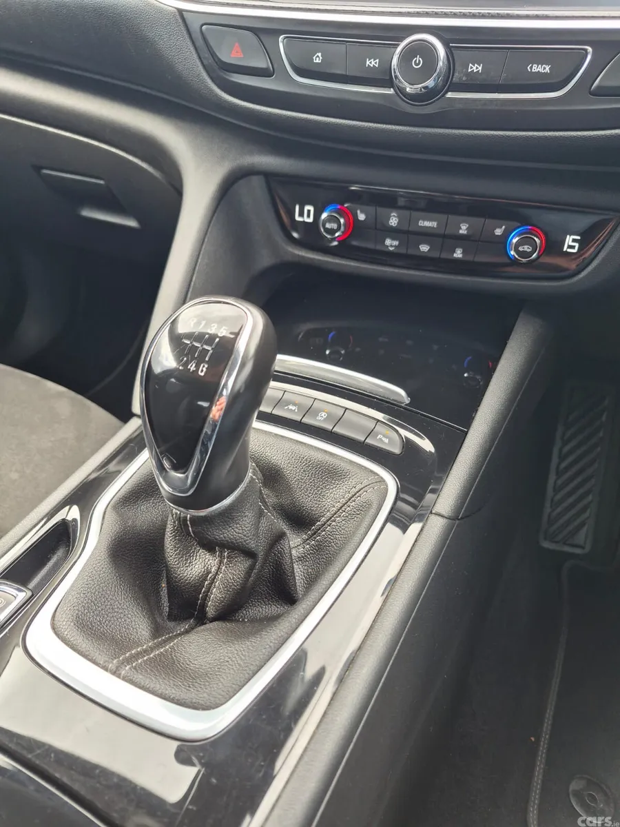Opel Insignia Hatchback, Diesel, 2022, Grey