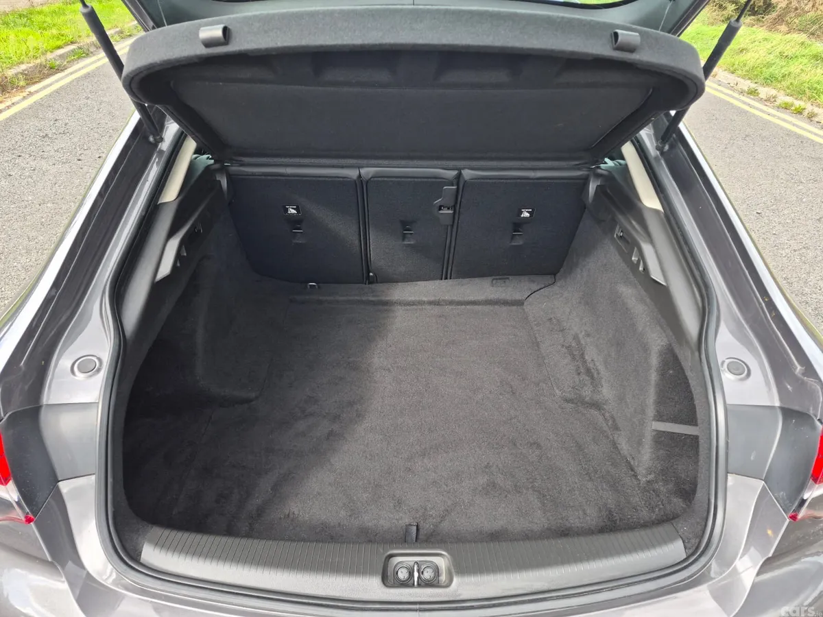 Opel Insignia Hatchback, Diesel, 2022, Grey