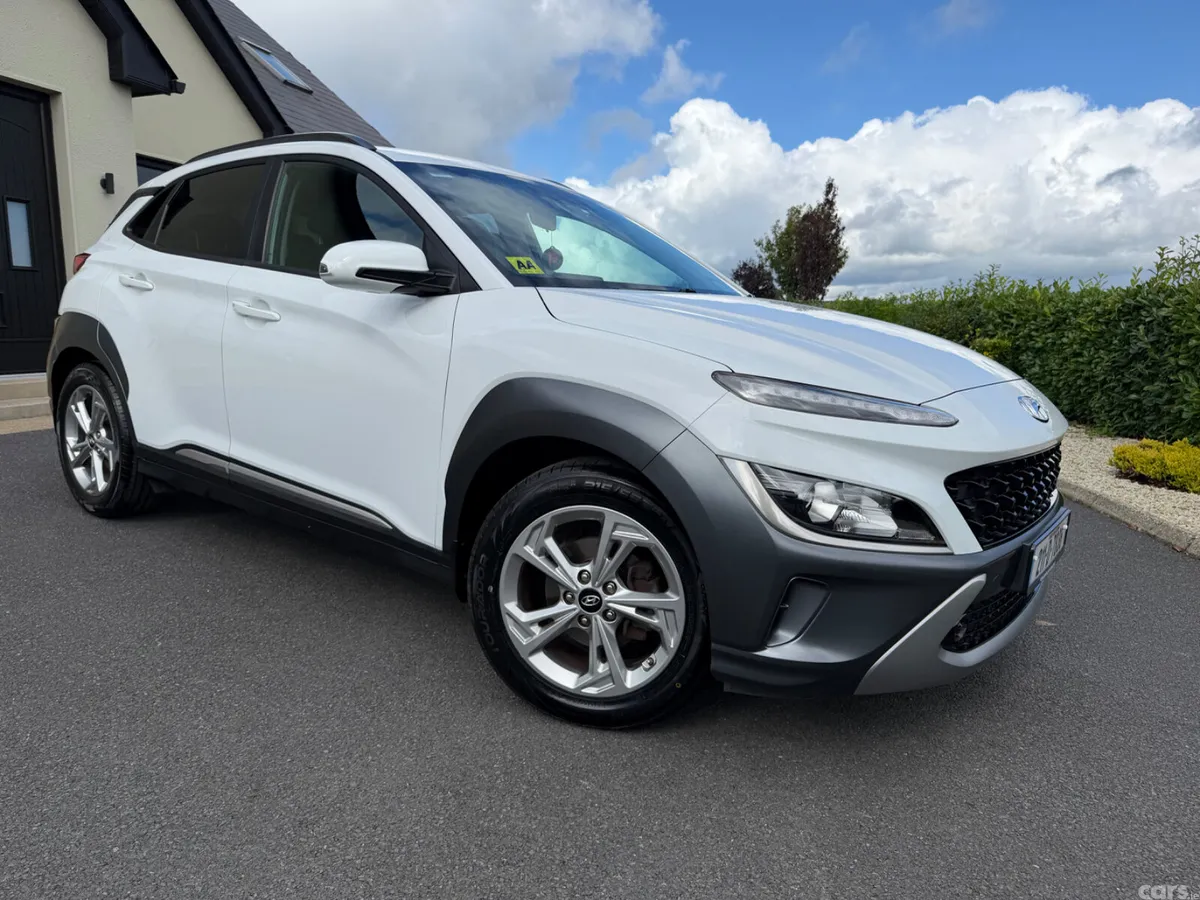 Hyundai KONA MPV, Petrol, 2021, White