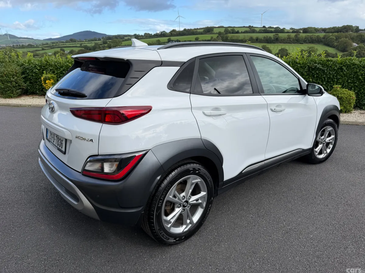 Hyundai KONA MPV, Petrol, 2021, White