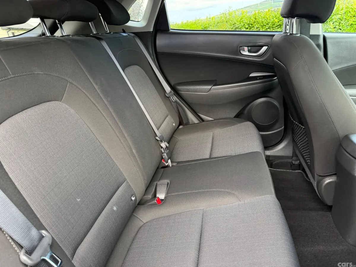 Hyundai KONA MPV, Petrol, 2021, White