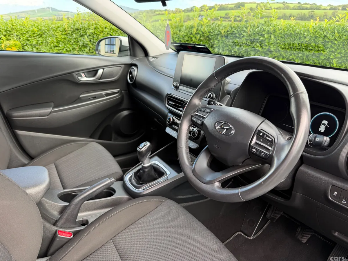 Hyundai KONA MPV, Petrol, 2021, White