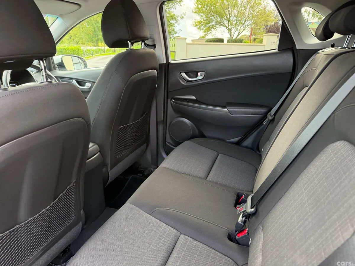 Hyundai KONA MPV, Petrol, 2021, White