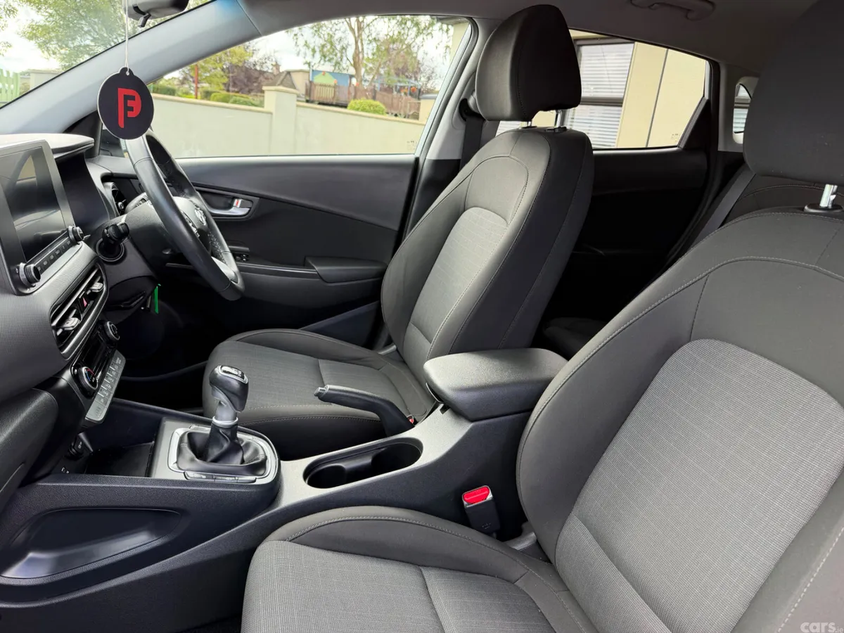 Hyundai KONA MPV, Petrol, 2021, White