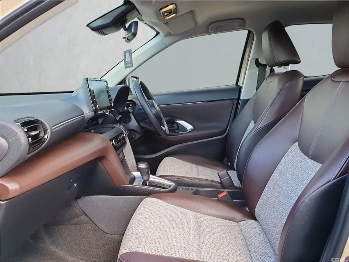 Toyota Yaris Cross SUV, Petrol Hybrid, 2022, Beige