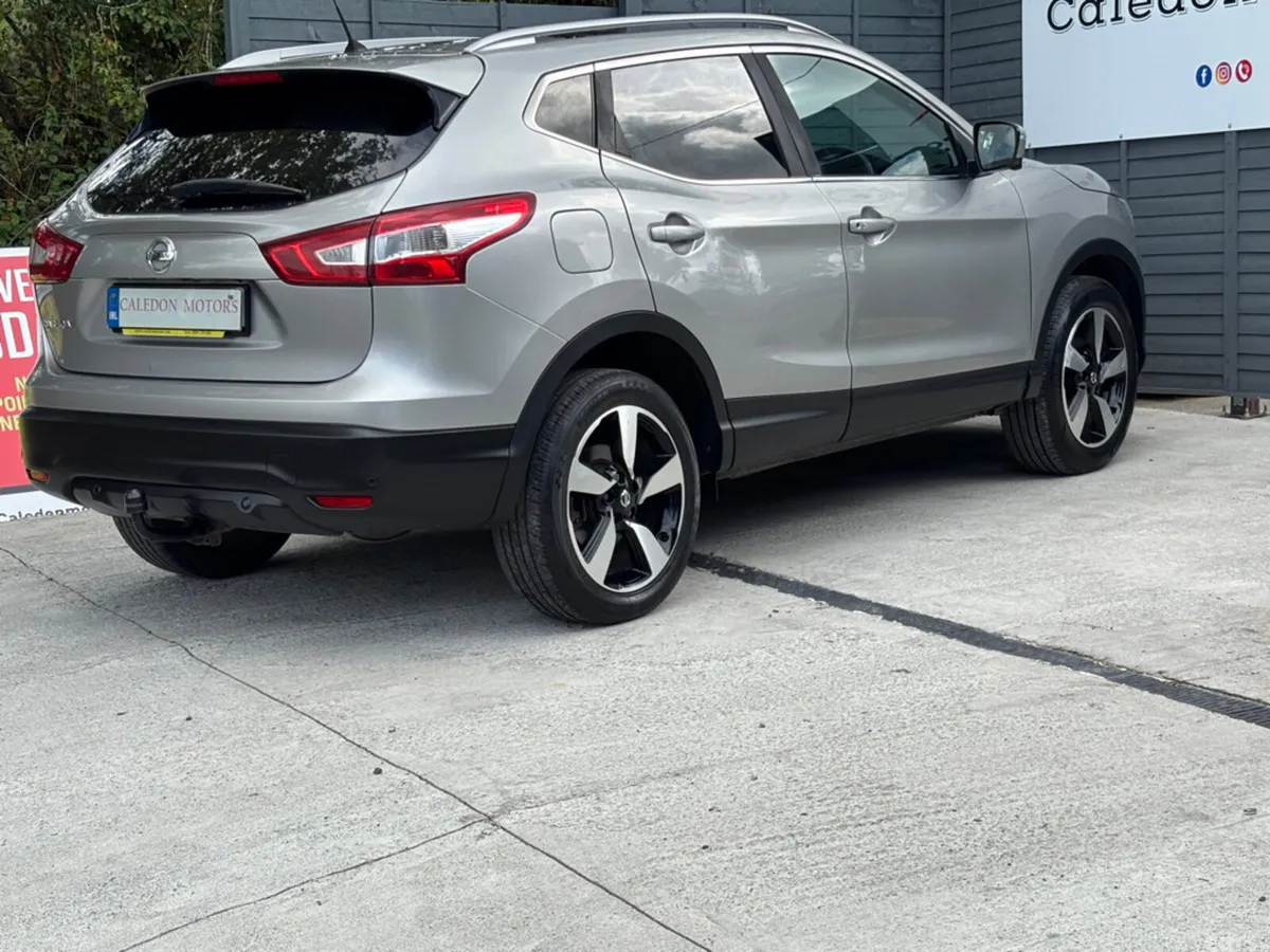 Nissan Qashqai SUV, Diesel, 2017, Silver