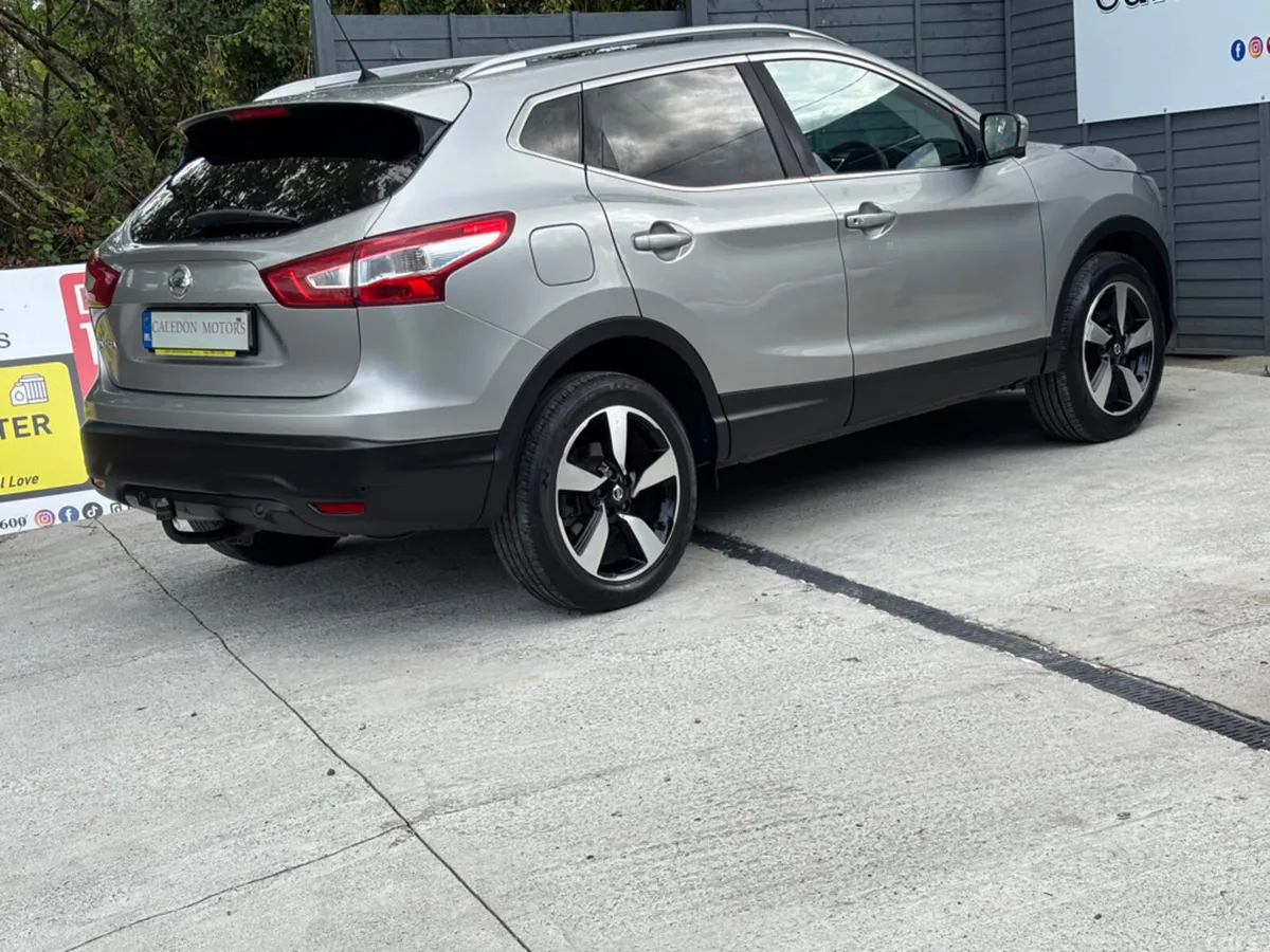 Nissan Qashqai SUV, Diesel, 2017, Silver