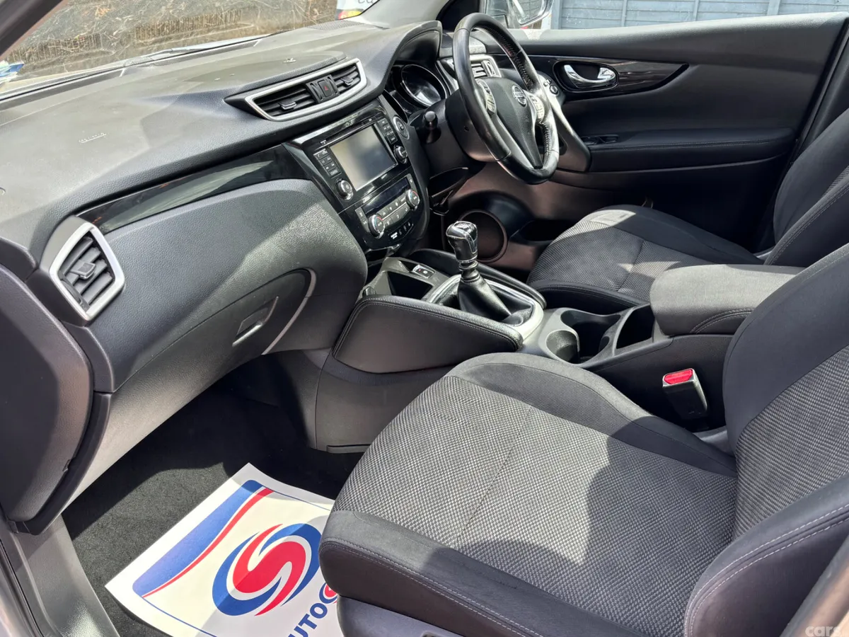 Nissan Qashqai SUV, Diesel, 2017, Silver