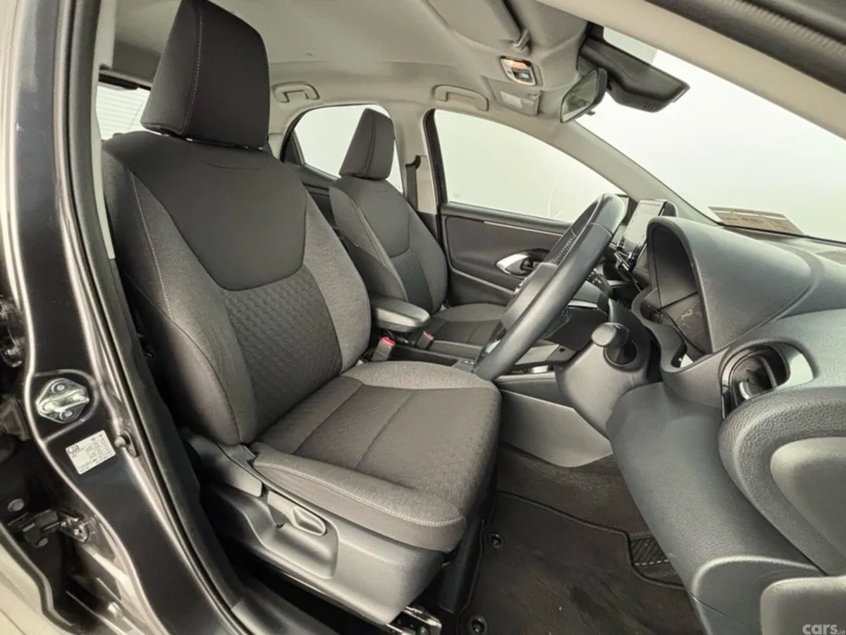 Toyota Yaris Hatchback, Petrol Hybrid, 2023, Grey